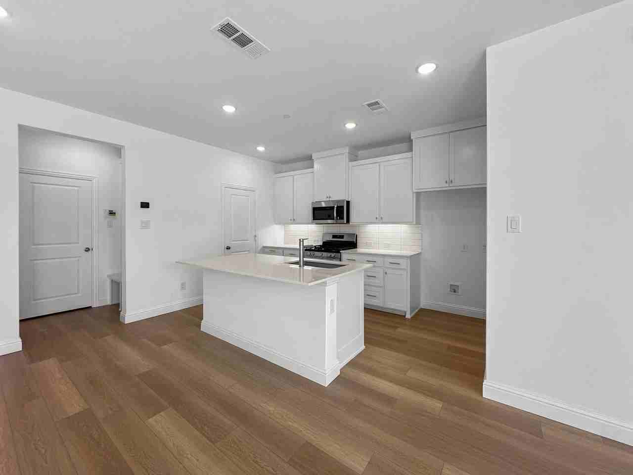 8980 Samara St - Photo 6 of 37