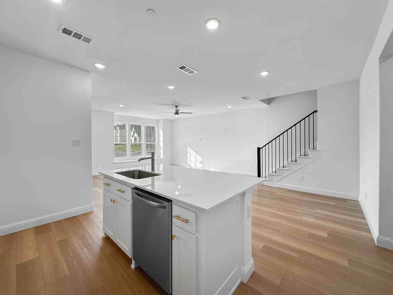 8980 Samara St - Photo 7 of 37