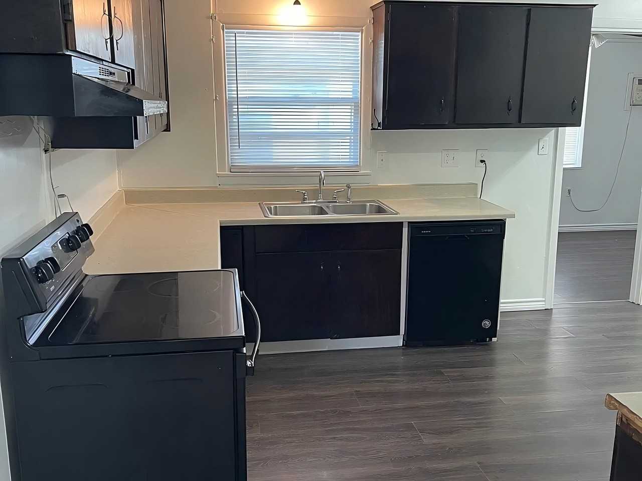 1306 Newby Ave - Photo 2 of 4