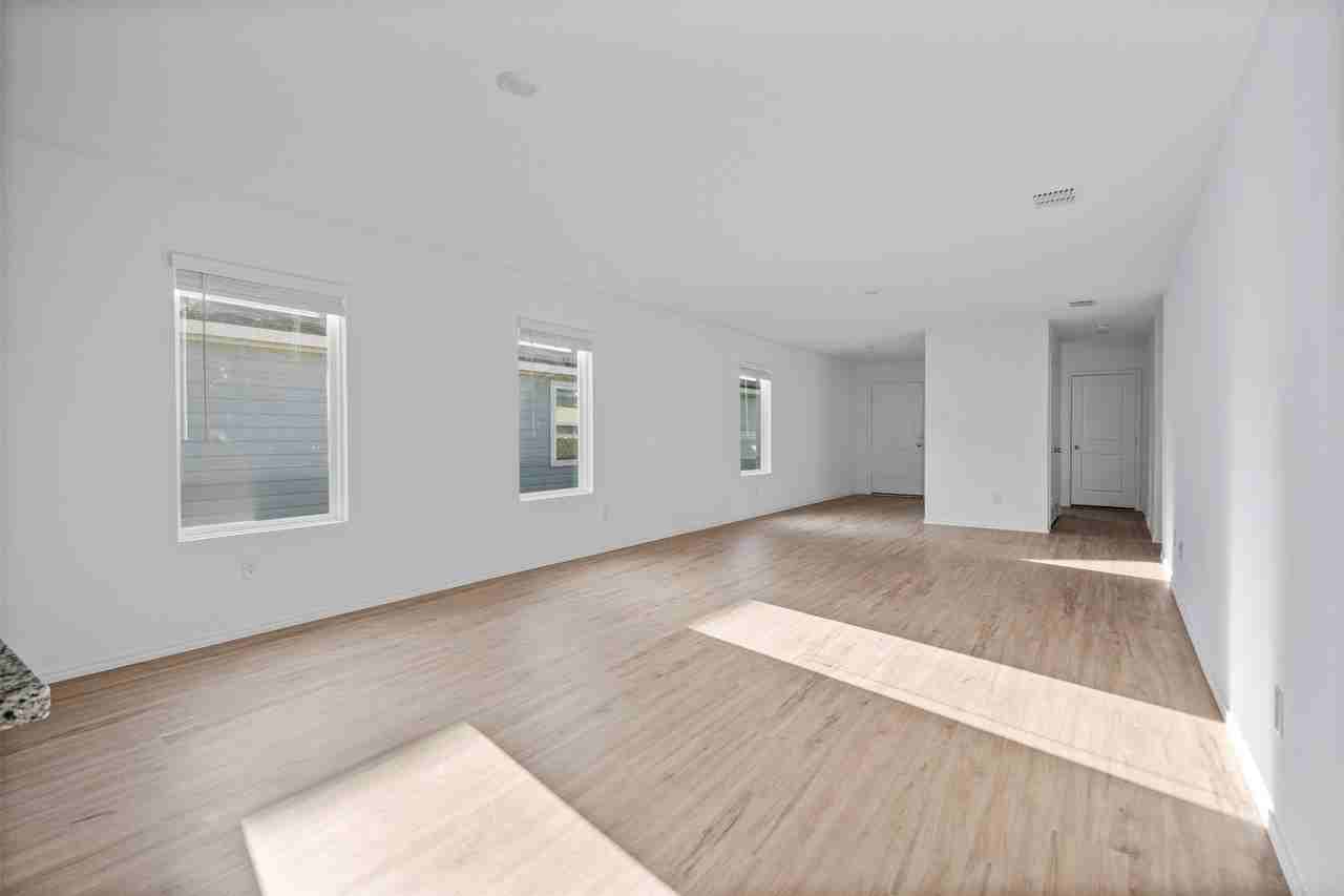 1436 Mahogany Ln - Photo 5 of 22