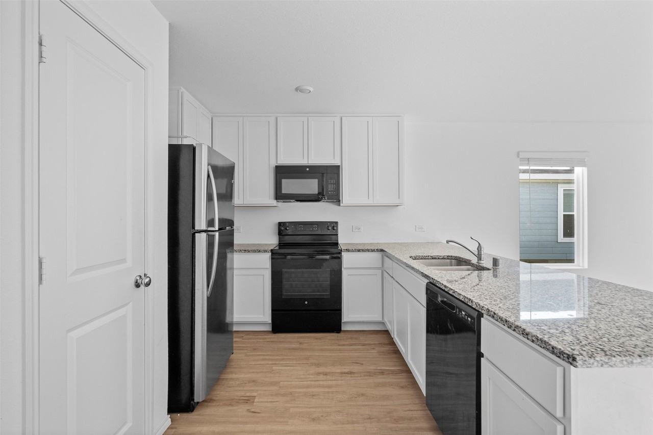 1436 Mahogany Ln - Photo 6 of 22