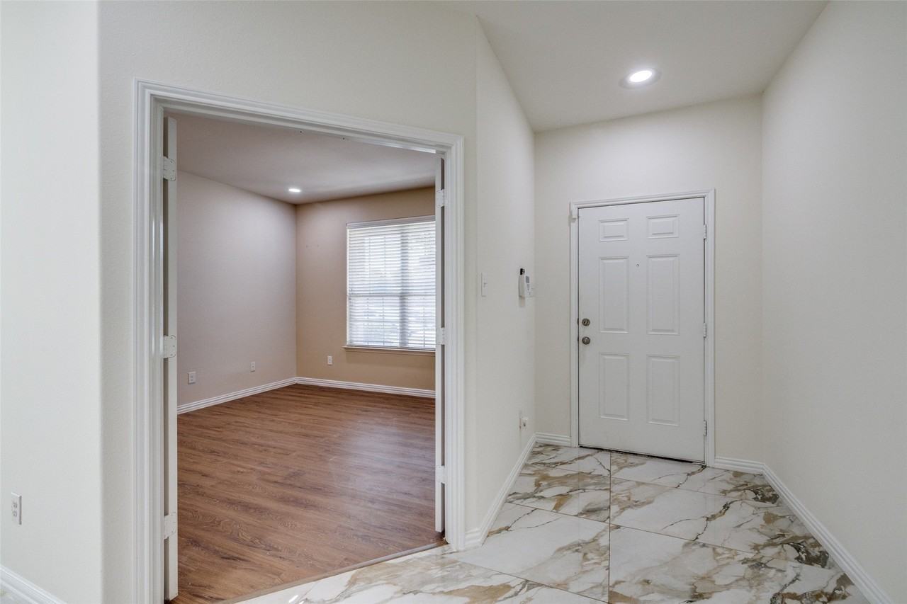 915 Penny Royal Ct - Photo 3 of 27