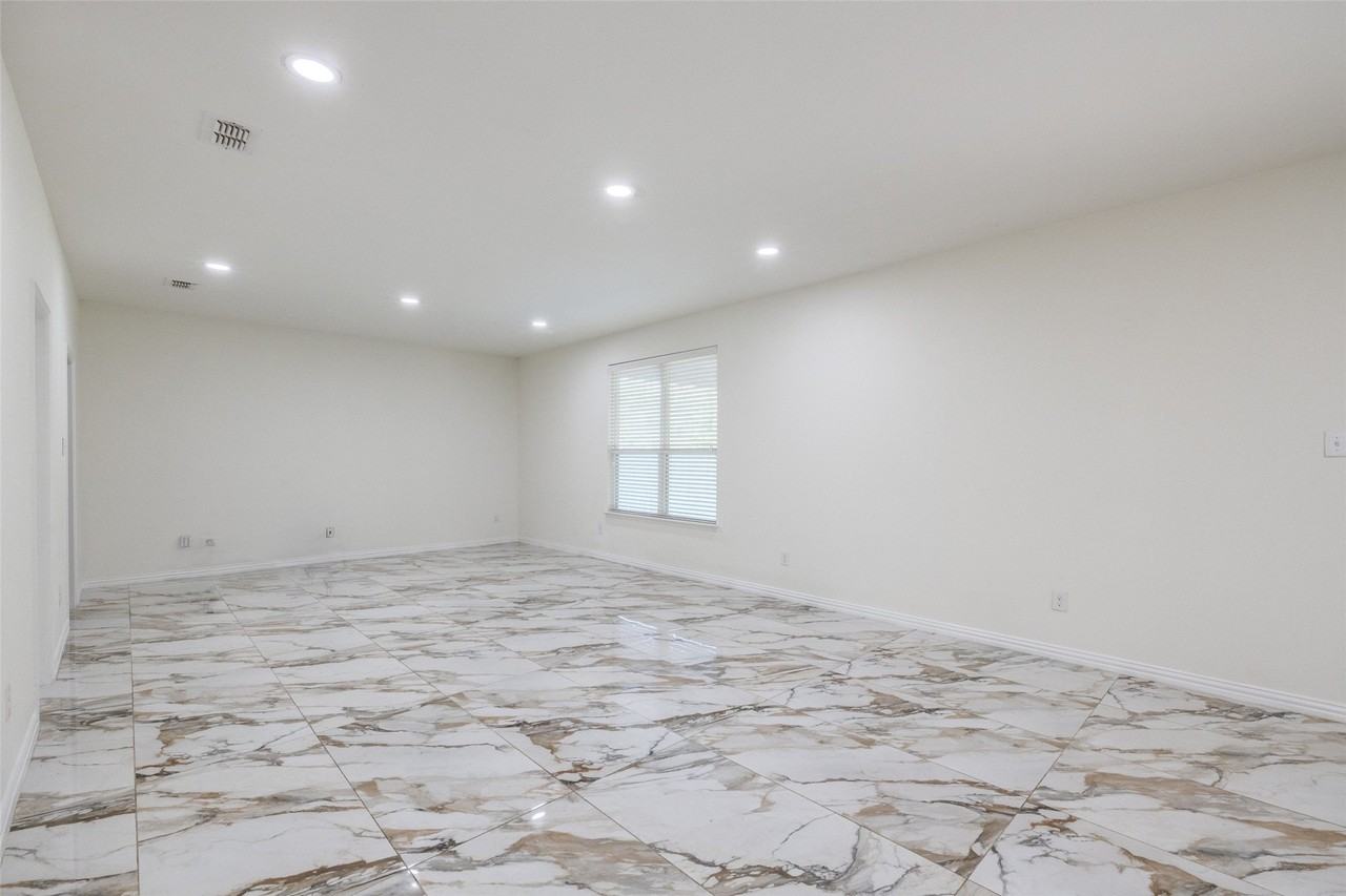 915 Penny Royal Ct - Photo 6 of 27