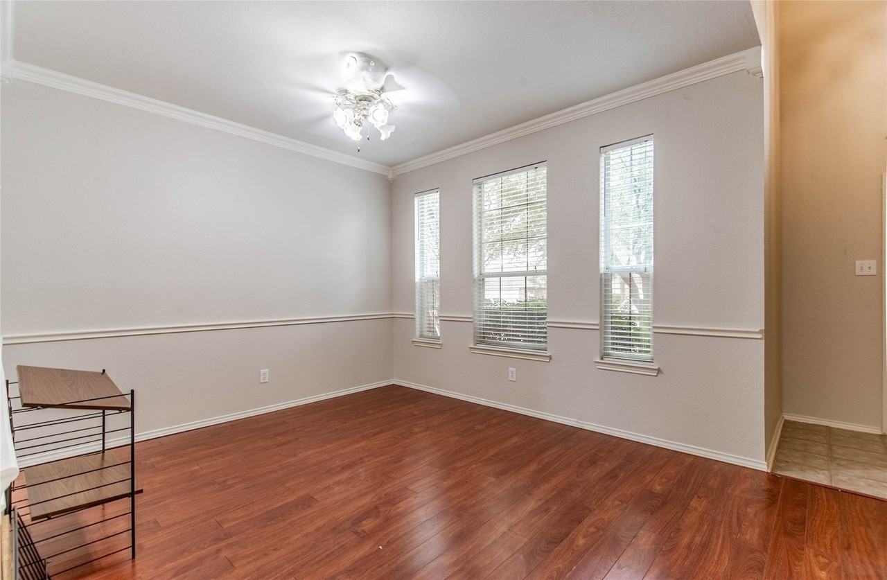 11812 Wispwillow Dr - Photo 4 of 30