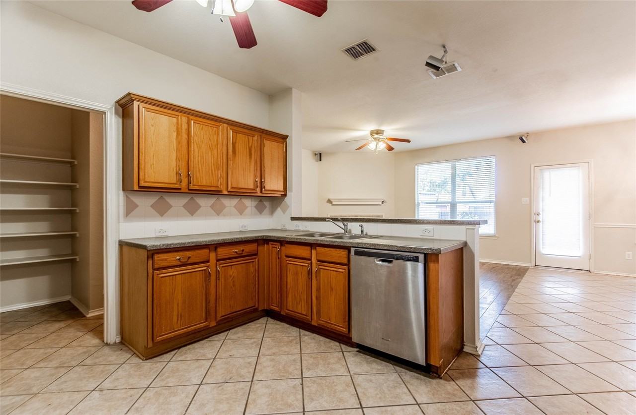 11812 Wispwillow Dr - Photo 6 of 30