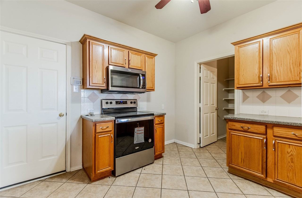 11812 Wispwillow Dr - Photo 7 of 30