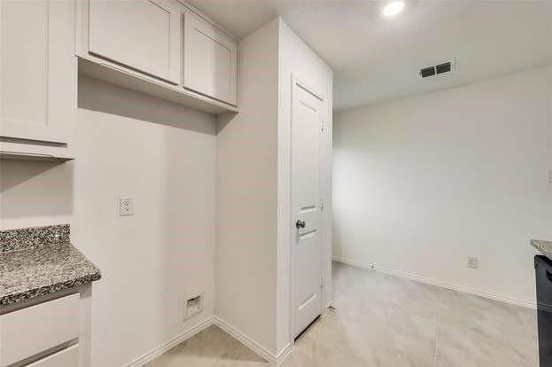 9724 Skyhawk Ave - Photo 5 of 17