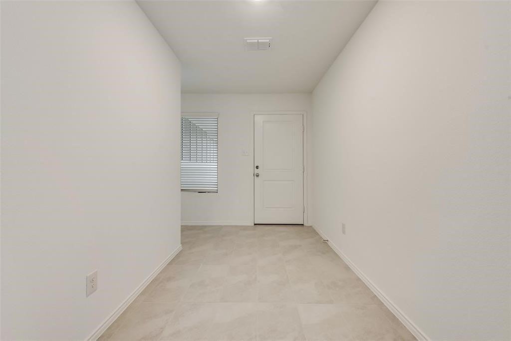 9724 Skyhawk Ave - Photo 6 of 17