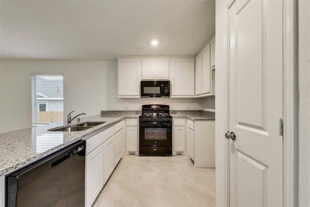 9724 Skyhawk Ave - Photo 7 of 17