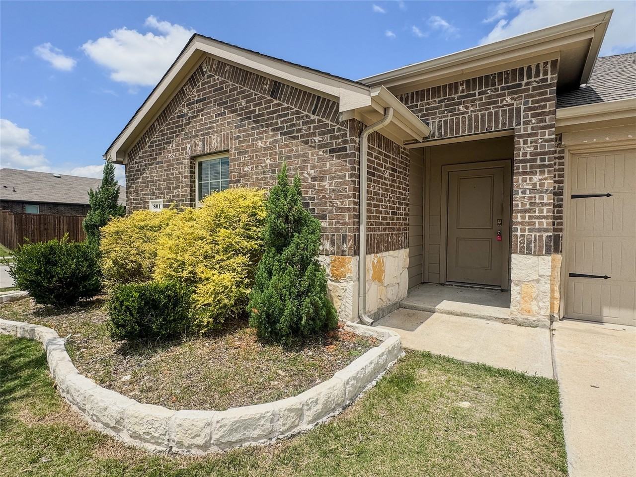 801 Meadow Creek Ln - Photo 2 of 25