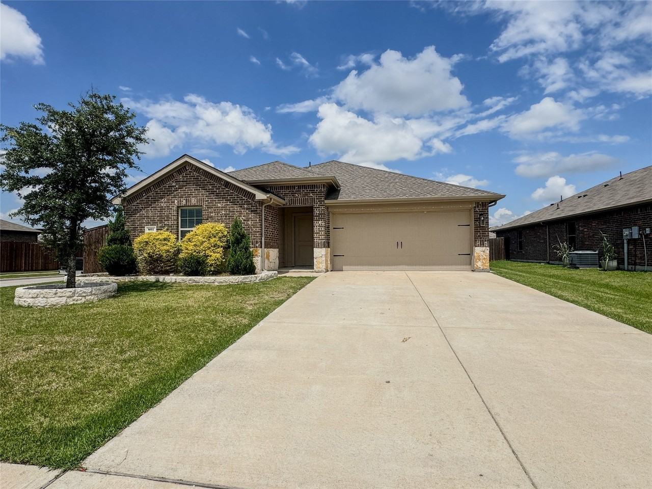 801 Meadow Creek Ln - Photo 3 of 25