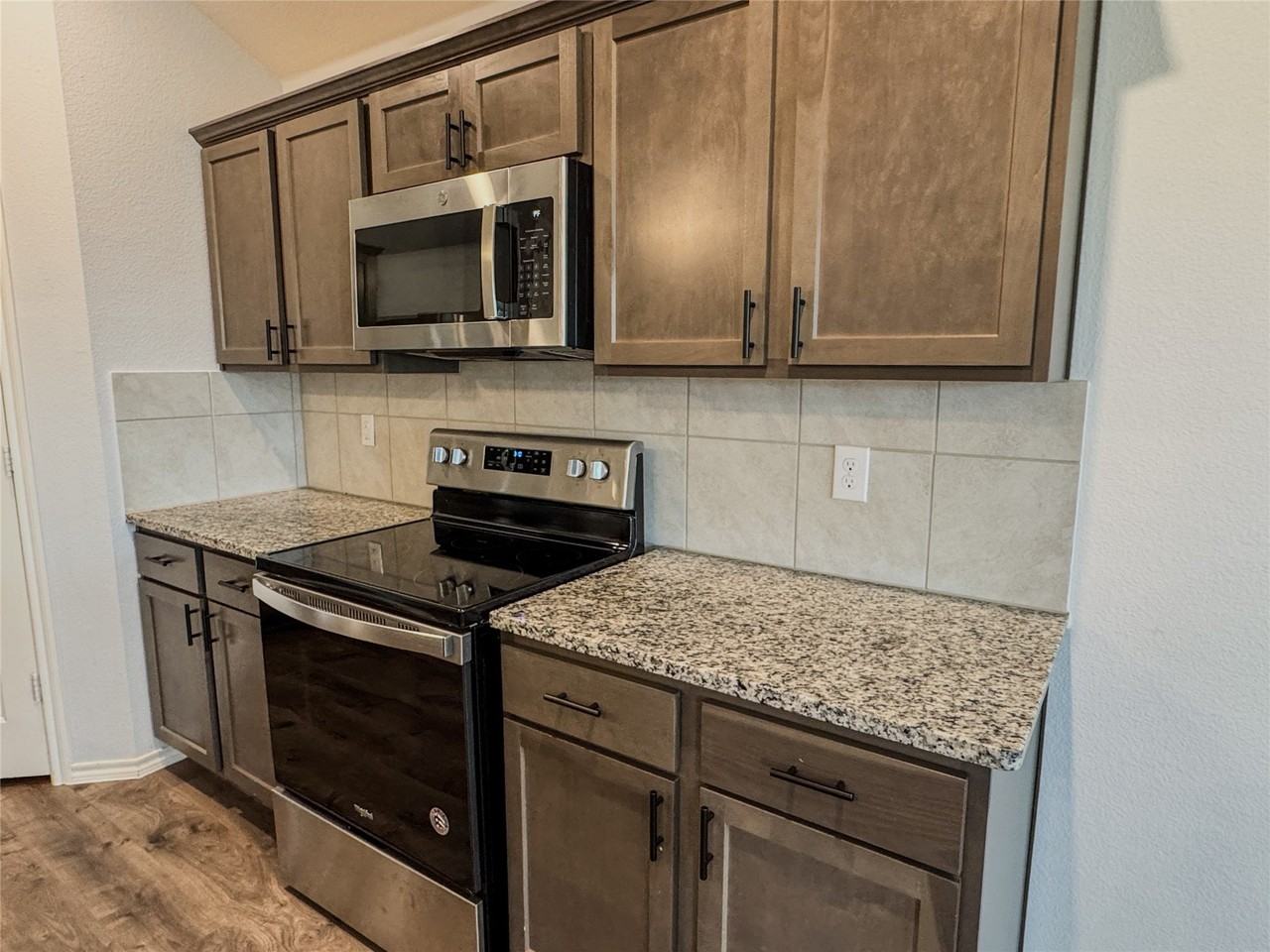 801 Meadow Creek Ln - Photo 5 of 25