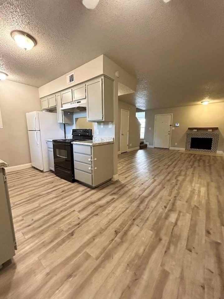 3741 Bonnie Dr #D - Photo 3 of 17
