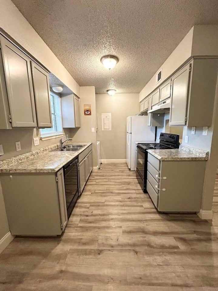 3741 Bonnie Dr #D - Photo 5 of 17