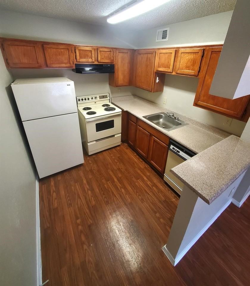 18333 Roehampton Dr #923 - Photo 3 of 9