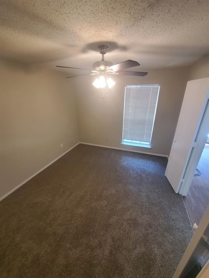 18333 Roehampton Dr #923 - Photo 5 of 9