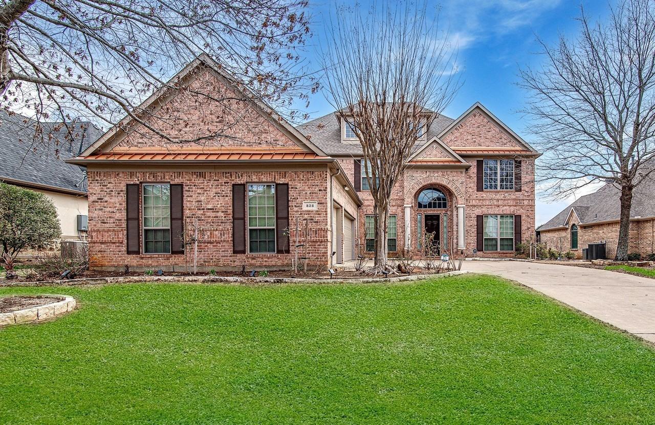828 Thomas Crossing Dr - Photo 2 of 40