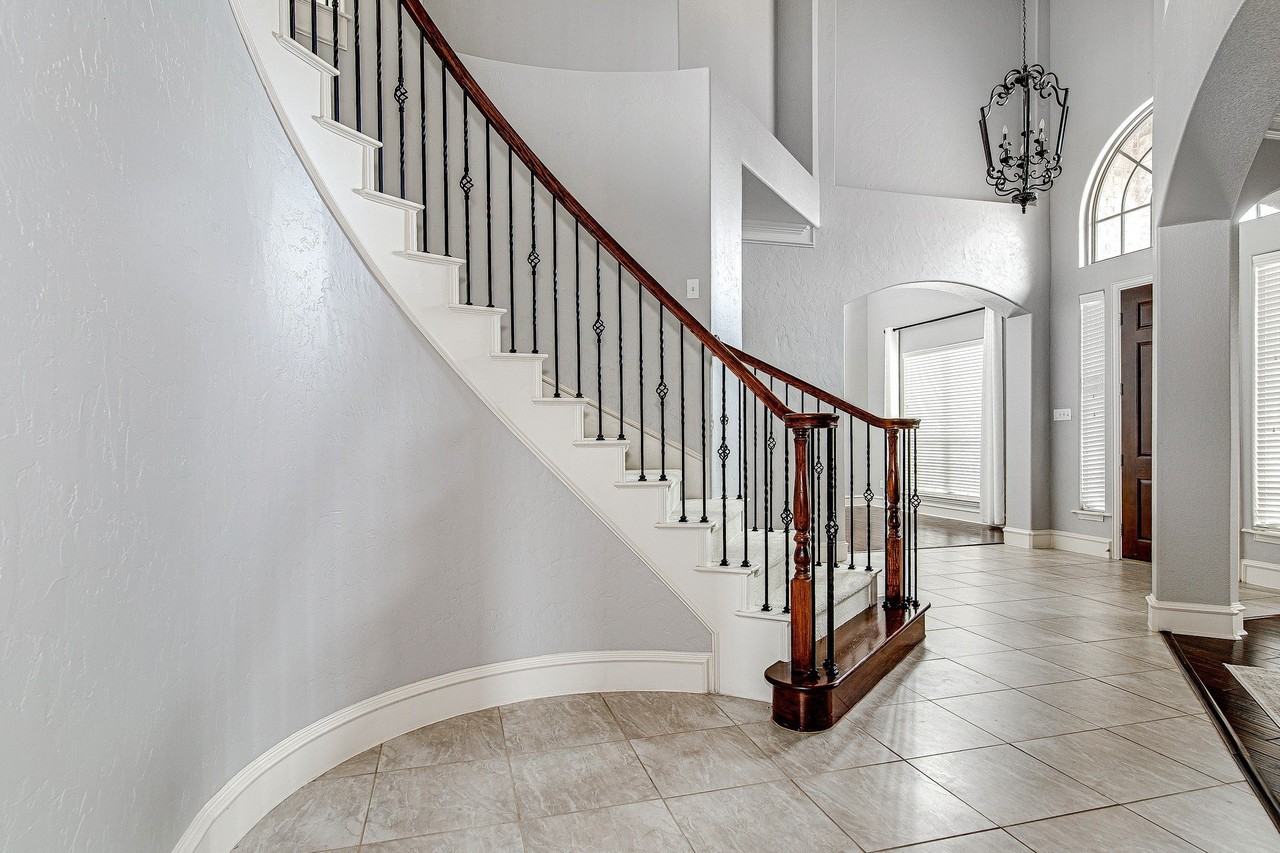 828 Thomas Crossing Dr - Photo 4 of 40
