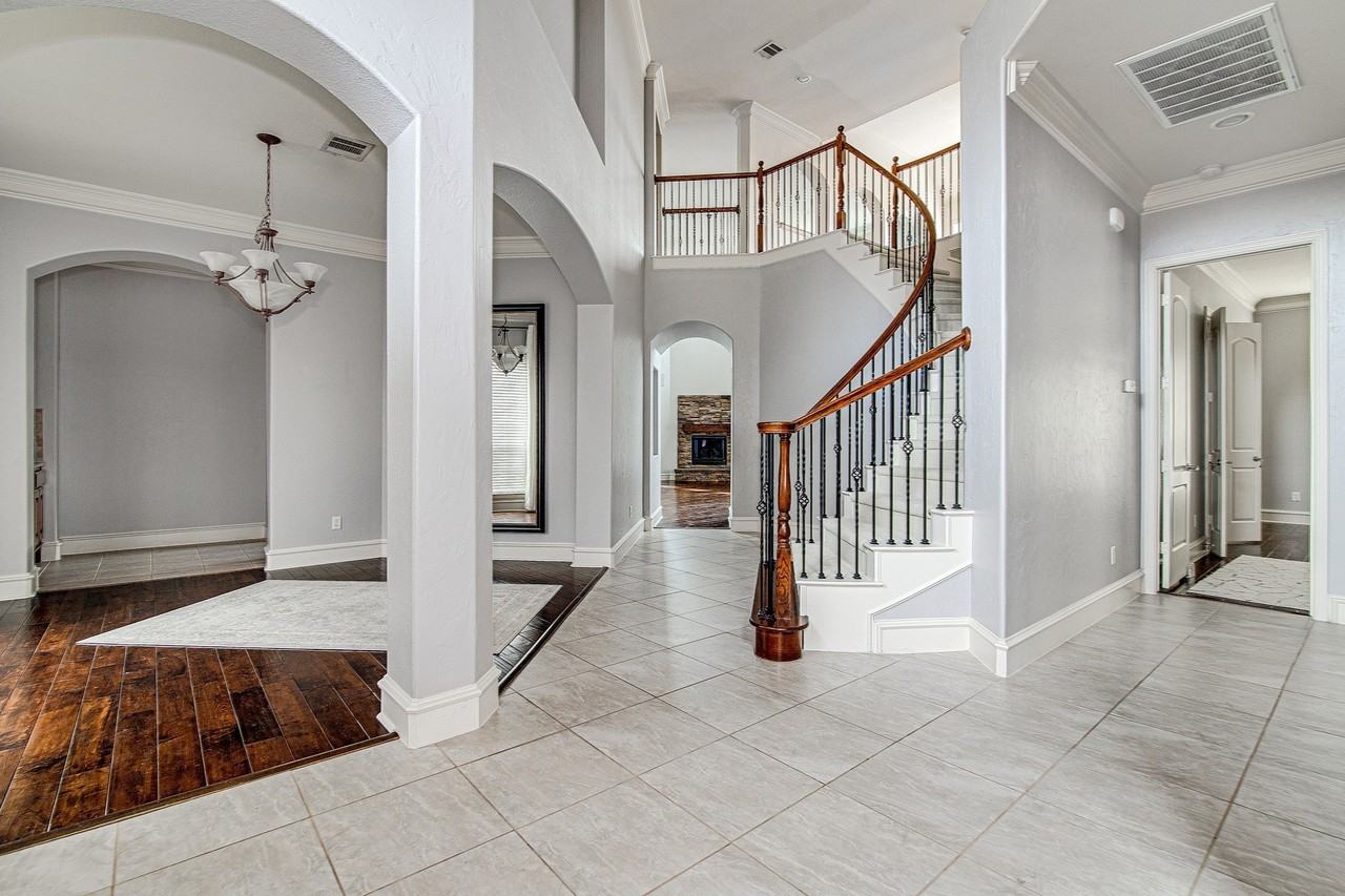 828 Thomas Crossing Dr - Photo 5 of 40