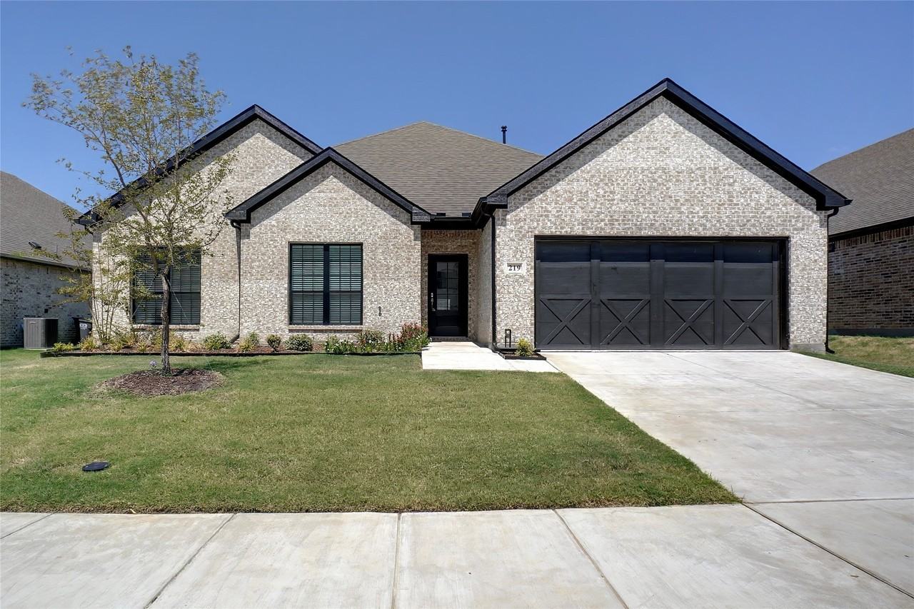 219 Community Dr
