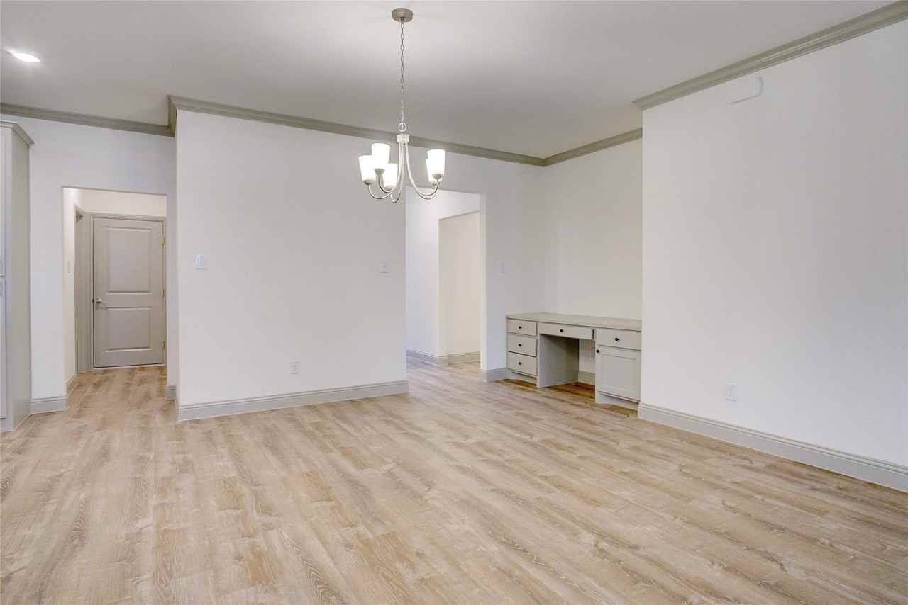 219 Community Dr - Photo 3 of 18