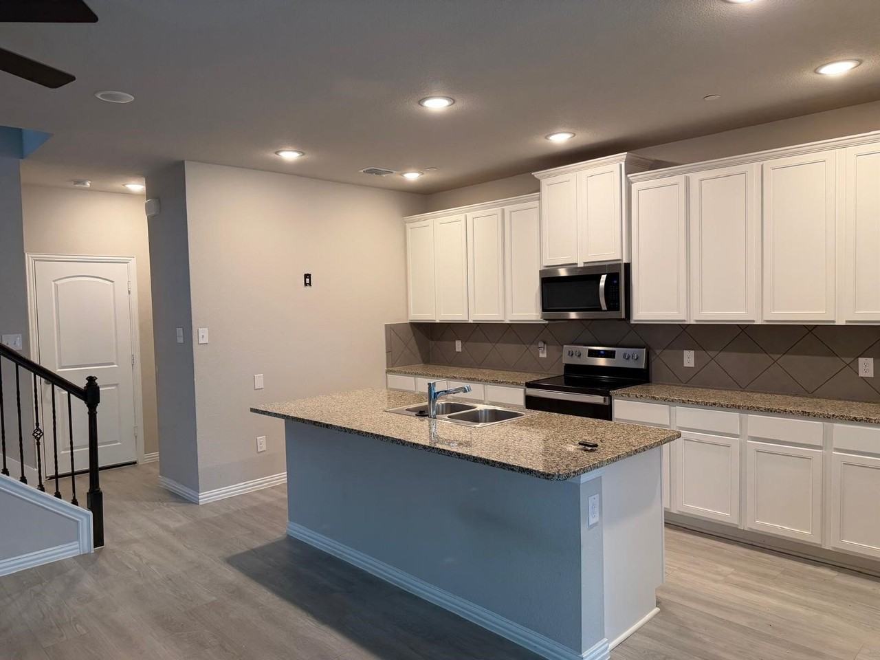 2940 Bluets Dr - Photo 2 of 21