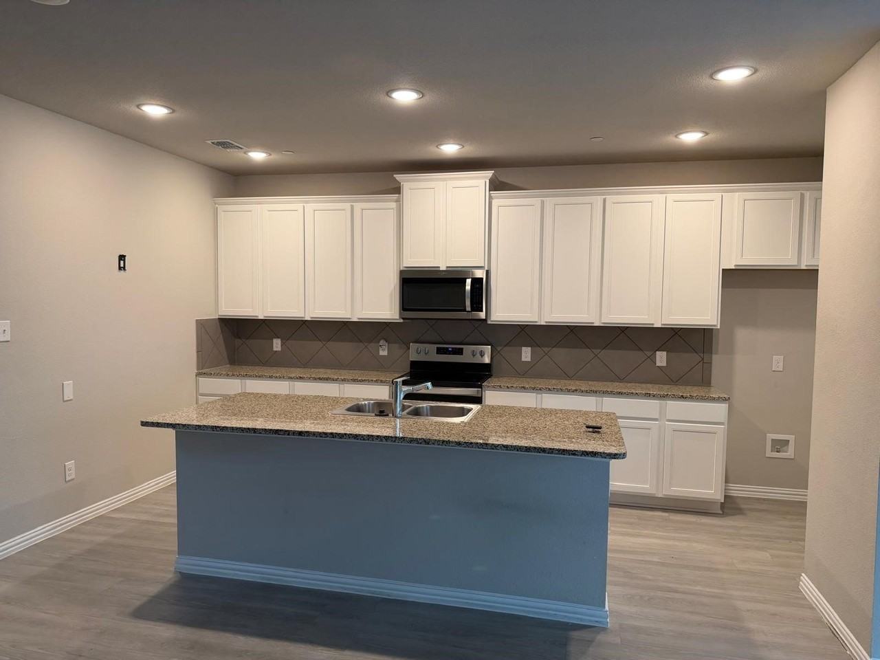 2940 Bluets Dr - Photo 3 of 21