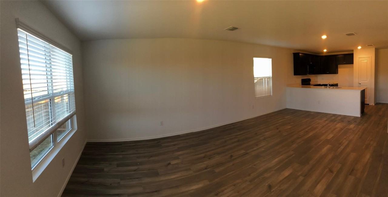 700 Dashwood Dr - Photo 2 of 10