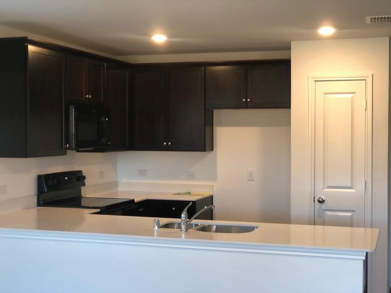 700 Dashwood Dr - Photo 3 of 10