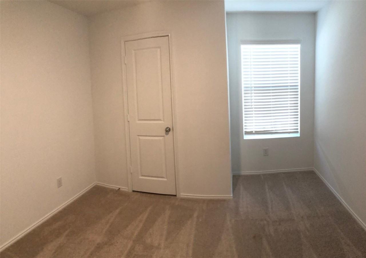 700 Dashwood Dr - Photo 5 of 10