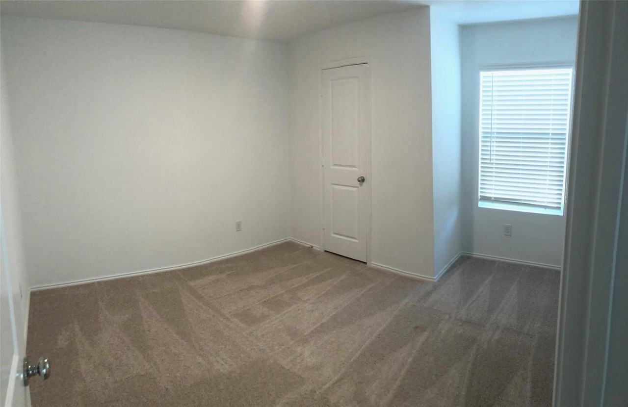 700 Dashwood Dr - Photo 6 of 10