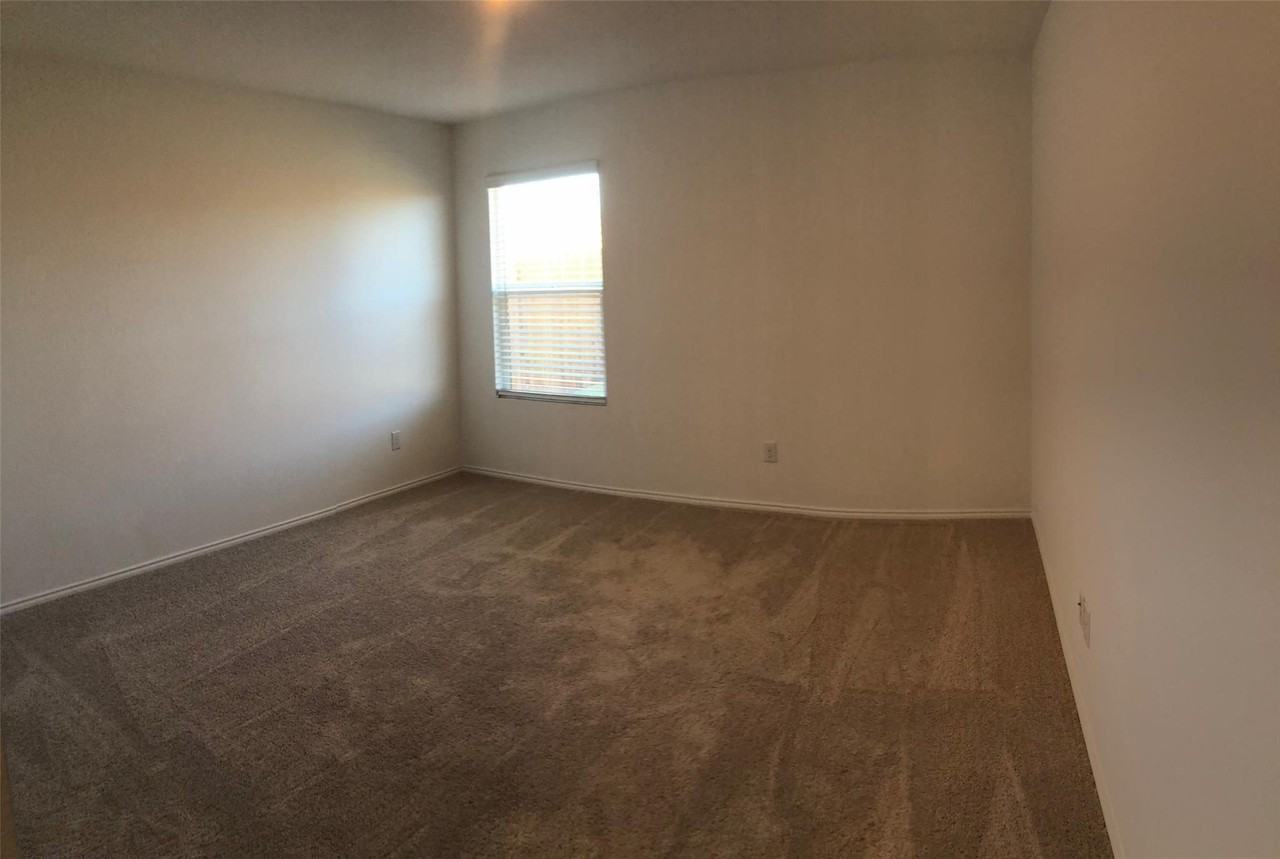 700 Dashwood Dr - Photo 7 of 10