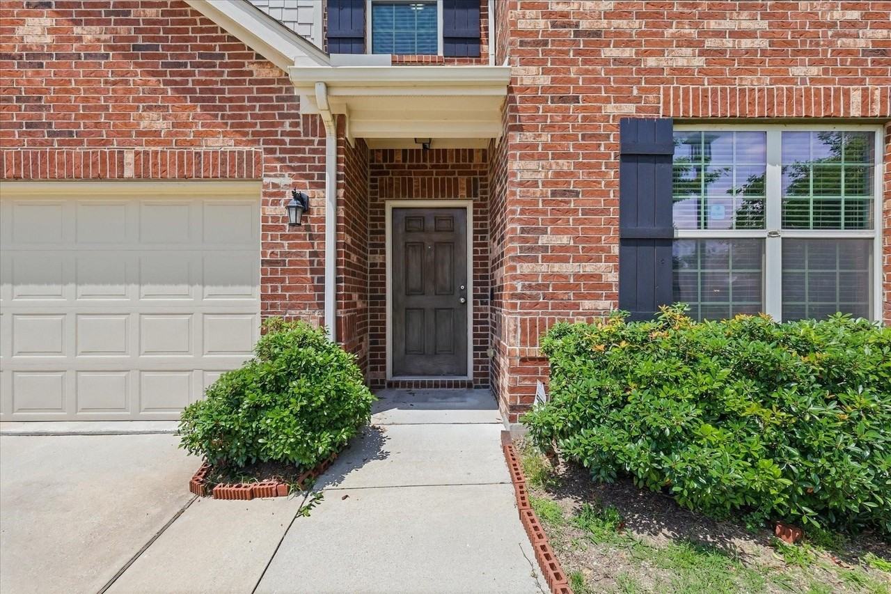 808 Bird Creek Dr - Photo 3 of 40