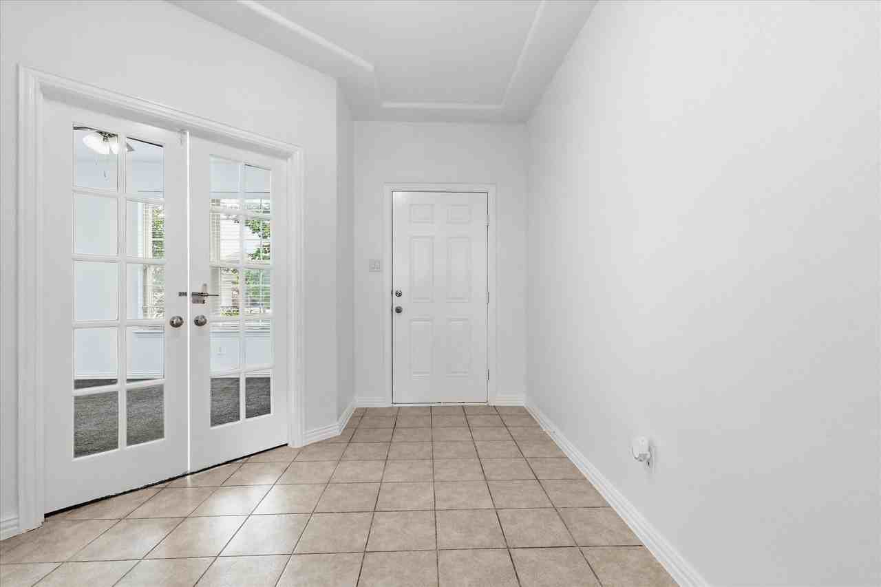 808 Bird Creek Dr - Photo 4 of 40