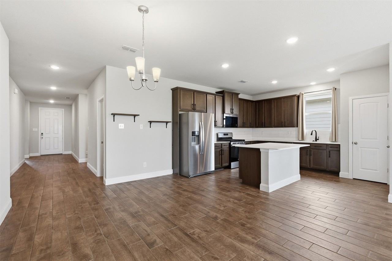 8200 Korat Vis - Photo 3 of 28