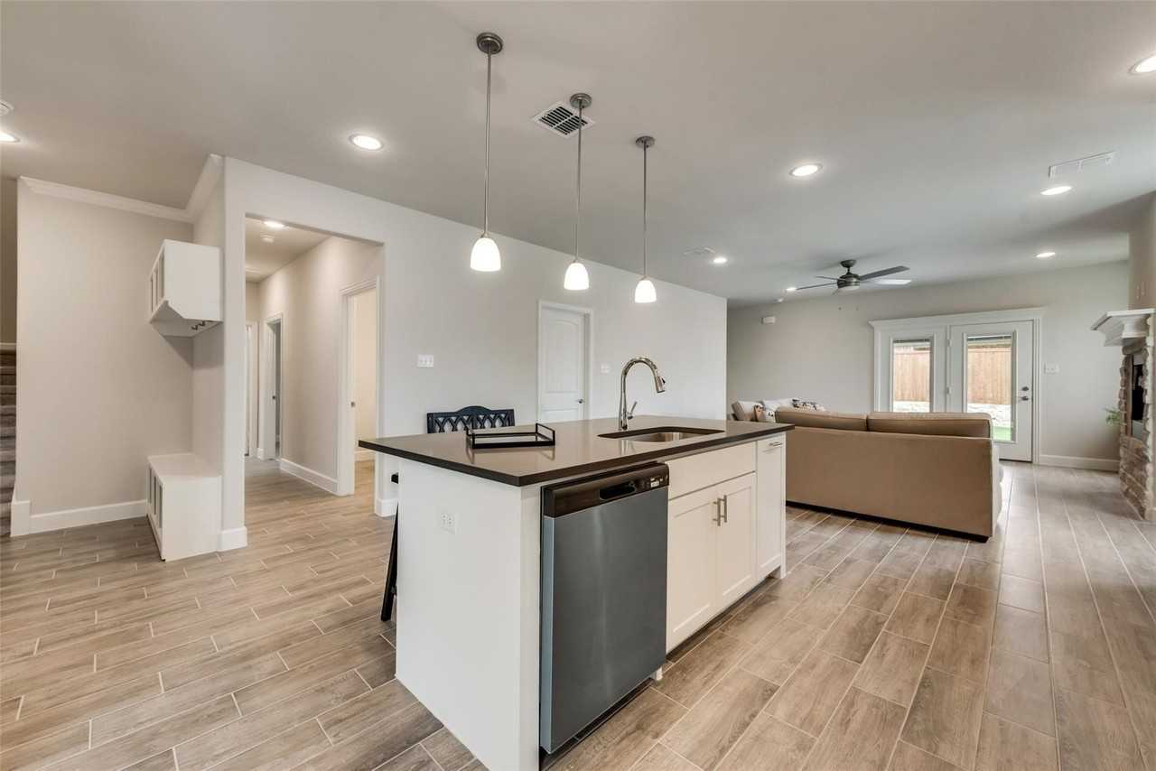 373 Braves Way - Photo 2 of 21