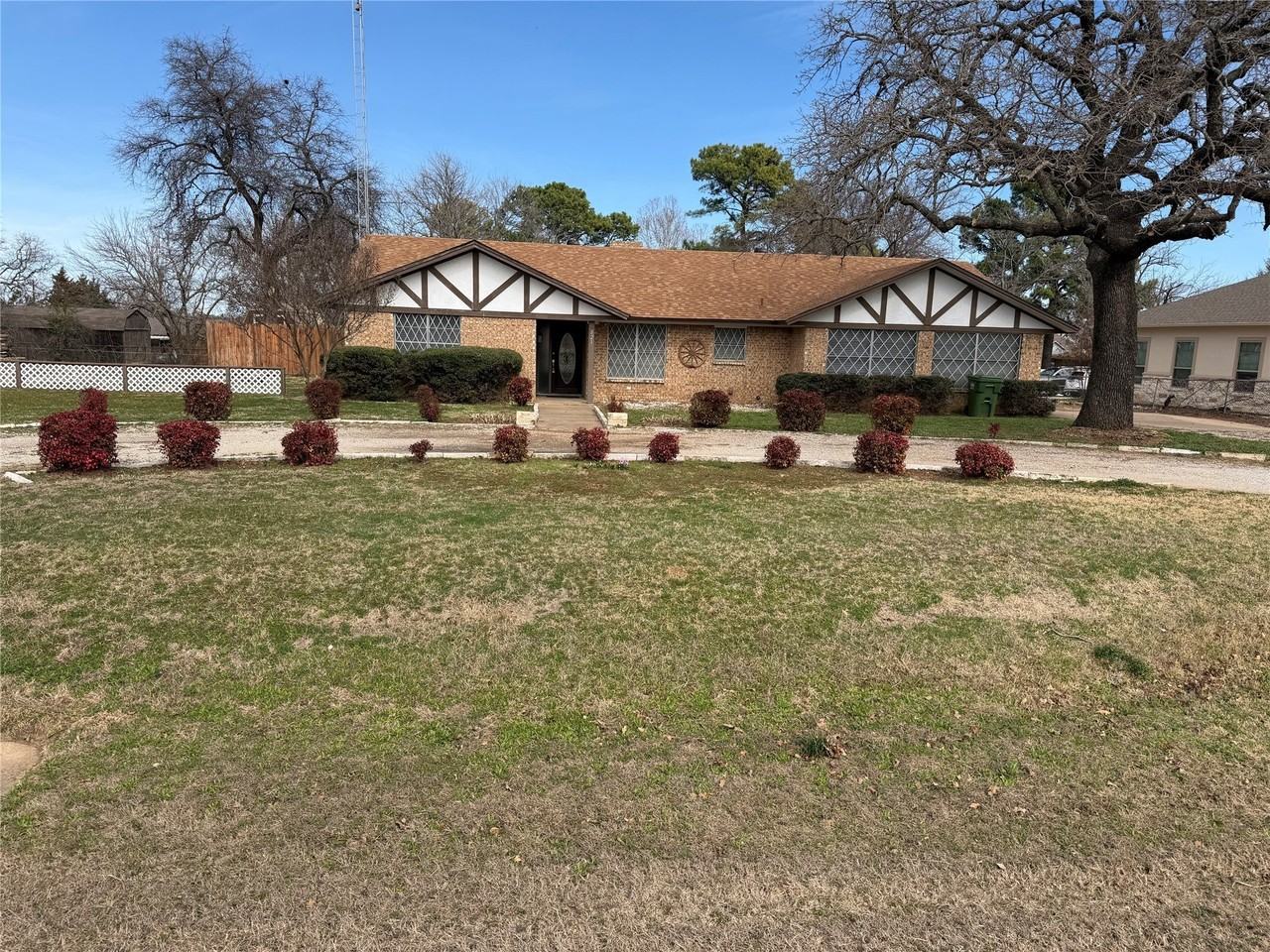 821 E Highway 199 - Photo 2 of 23