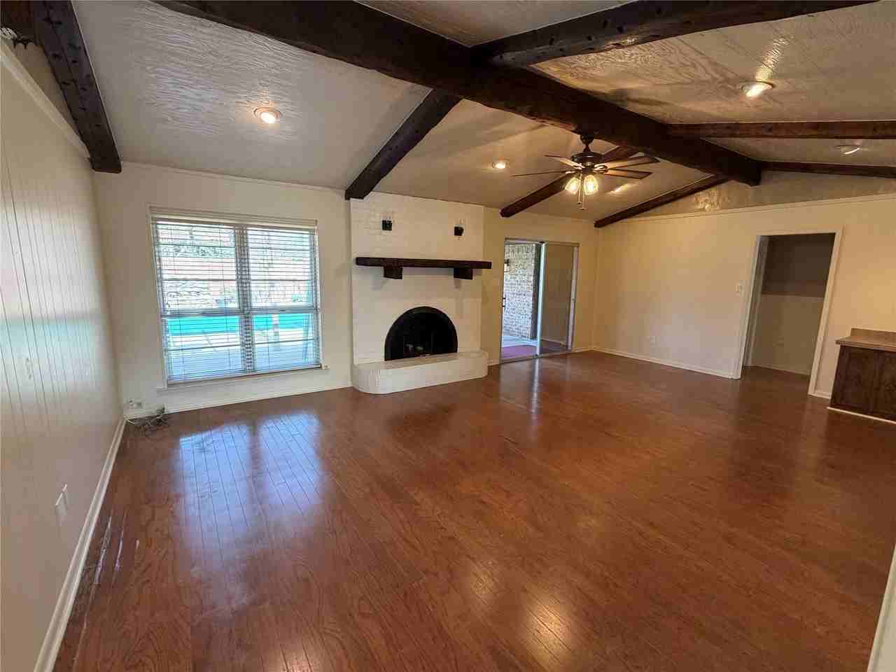 821 E Highway 199 - Photo 4 of 23
