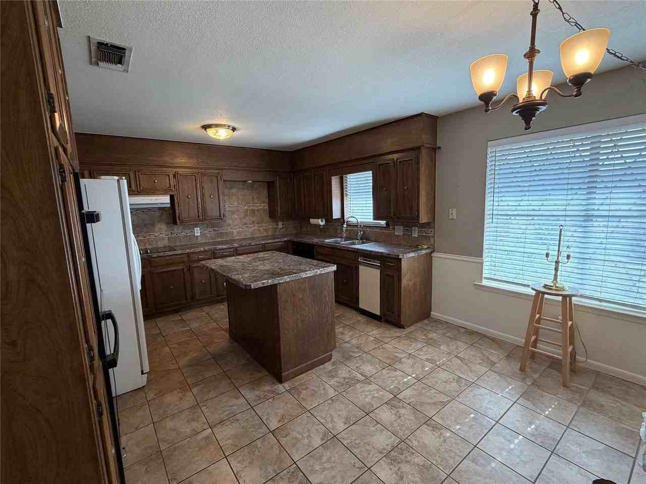 821 E Highway 199 - Photo 7 of 23