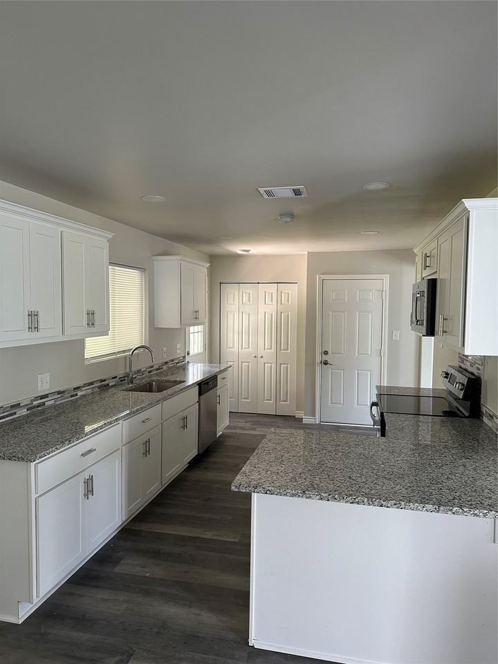 905 Elizabeth Blvd - Photo 2 of 10