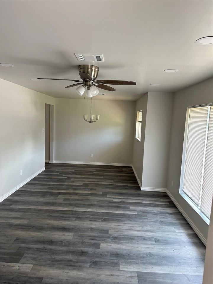 905 Elizabeth Blvd - Photo 3 of 10