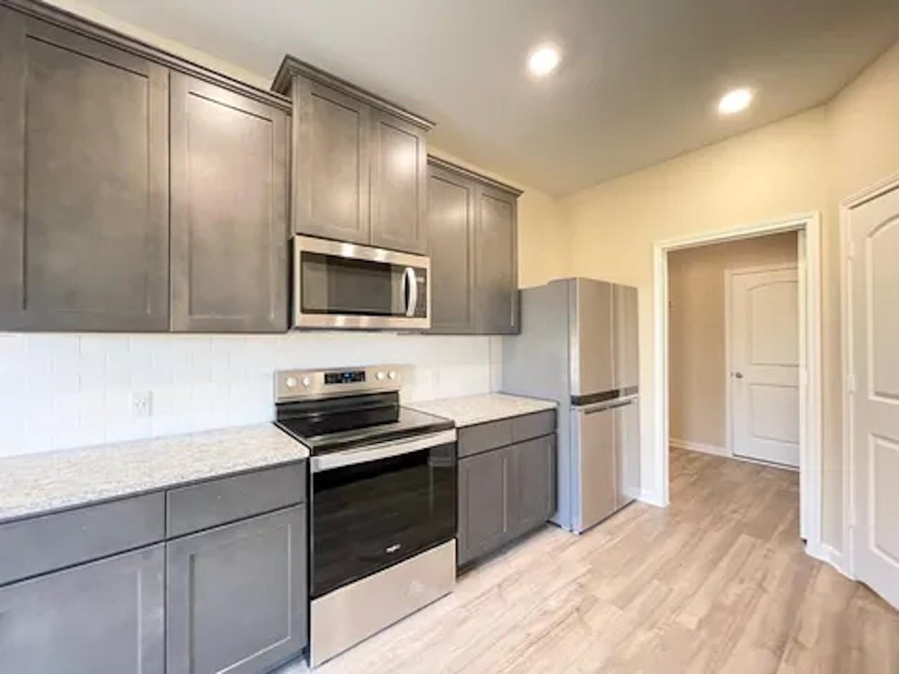 1702 Sandalwood Way - Photo 4 of 19