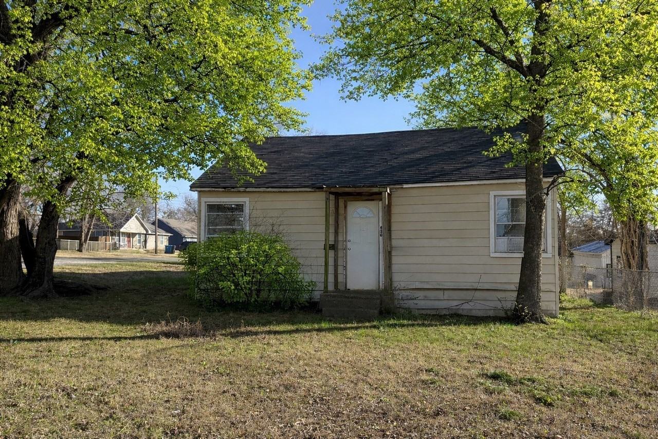 430 E Parnell St - Photo 2 of 14