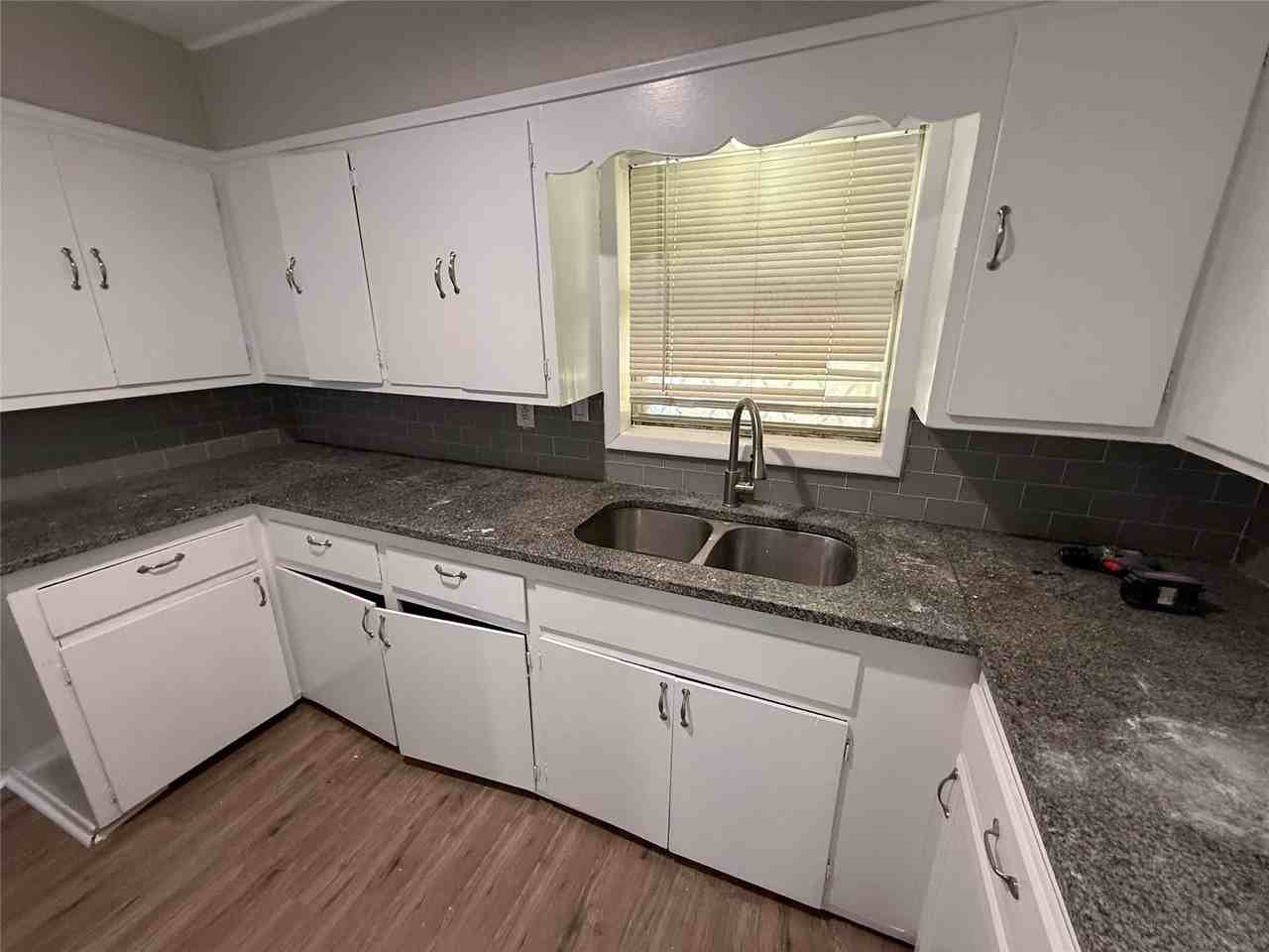 430 E Parnell St - Photo 7 of 14
