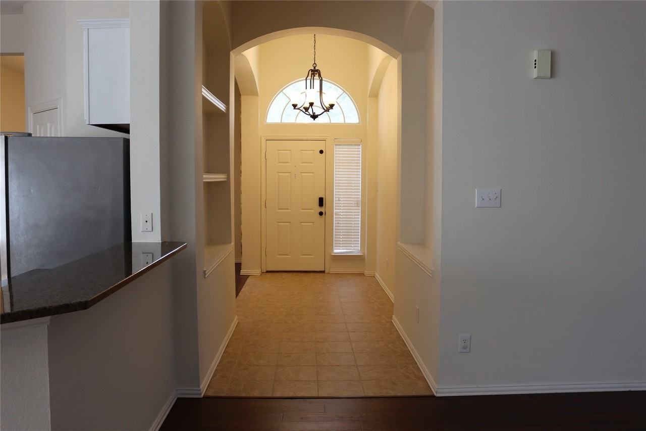 1548 Idlewild Dr - Photo 2 of 31