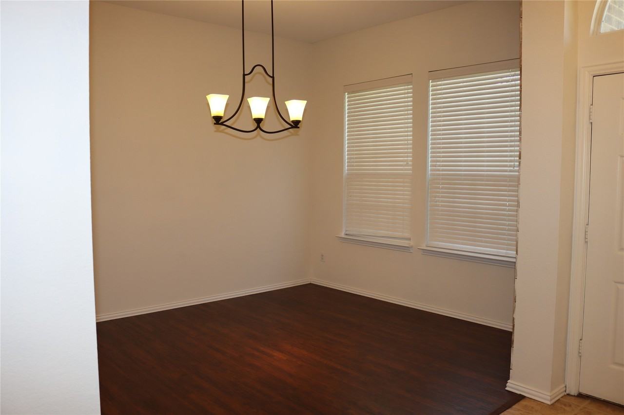 1548 Idlewild Dr - Photo 3 of 31