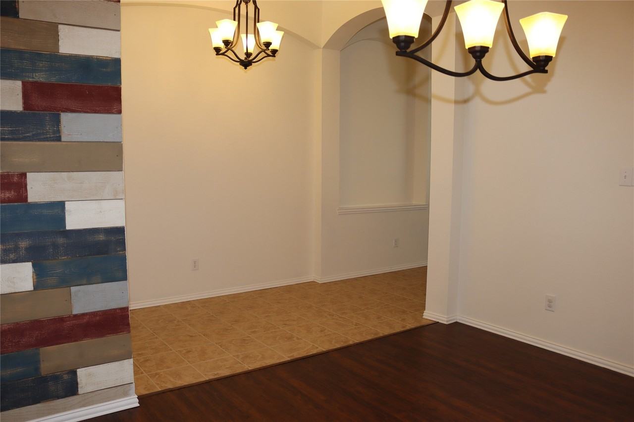 1548 Idlewild Dr - Photo 4 of 31