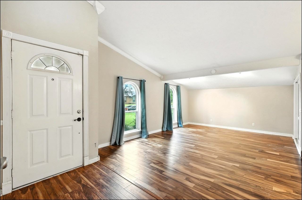 1824 Castille Dr - Photo 3 of 28