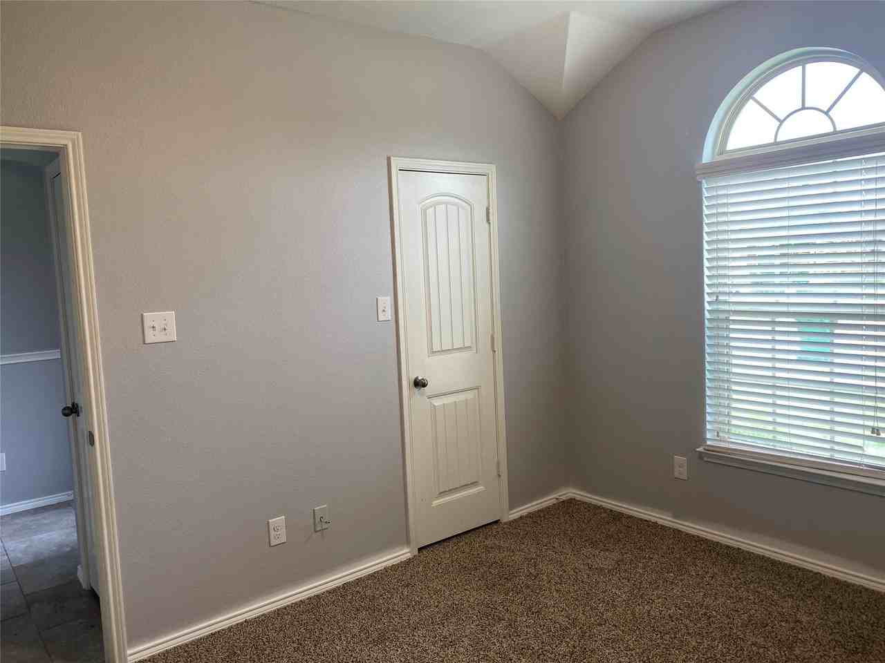 279 Oxford Dr - Photo 3 of 14