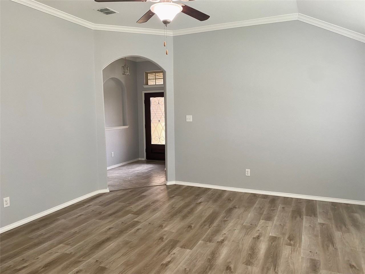 279 Oxford Dr - Photo 4 of 14